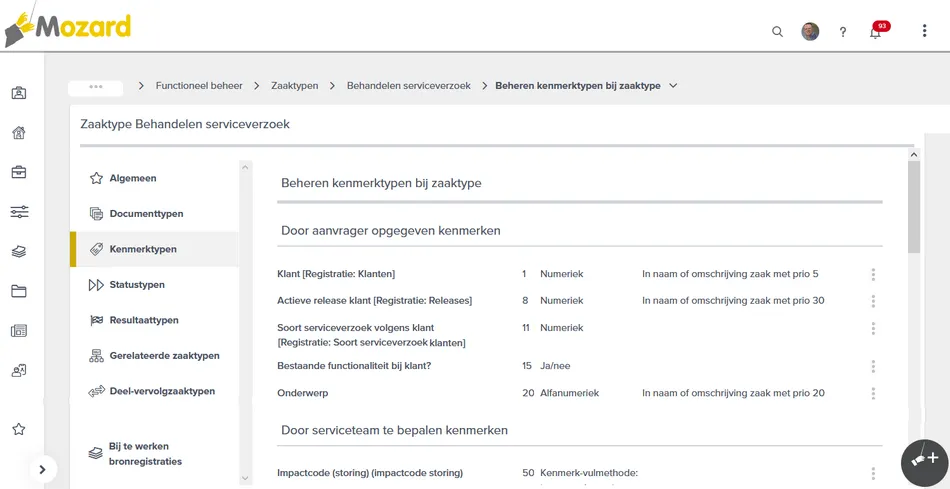 Het scherm Zaaktype Behandelen serviceverzoek met links het tabmenu Algemeen, Documenttypen, Kenmerktypen, Statustypen, Resultaattypen, Gerelateerde zaaktypen, Deel-vervolgzaaktypen en Bij te werken bronregistraties, en rechts het blok Beheren kenmerktypen bij zaaktype met de koppen Door aanvrager opgegeven kenmerken en Door serviceteam te bepalen kenmerken, met per regel de naam, de sorteerprioriteit, het formaat en de sorteerprioriteit bij de naam van de zaak.